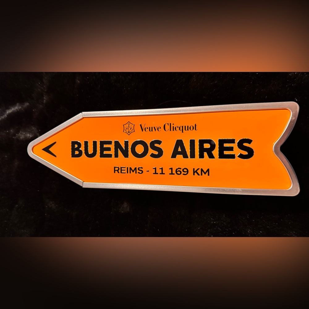 Veuve Clicquot Buenos Aires Collector Tin - no champagne